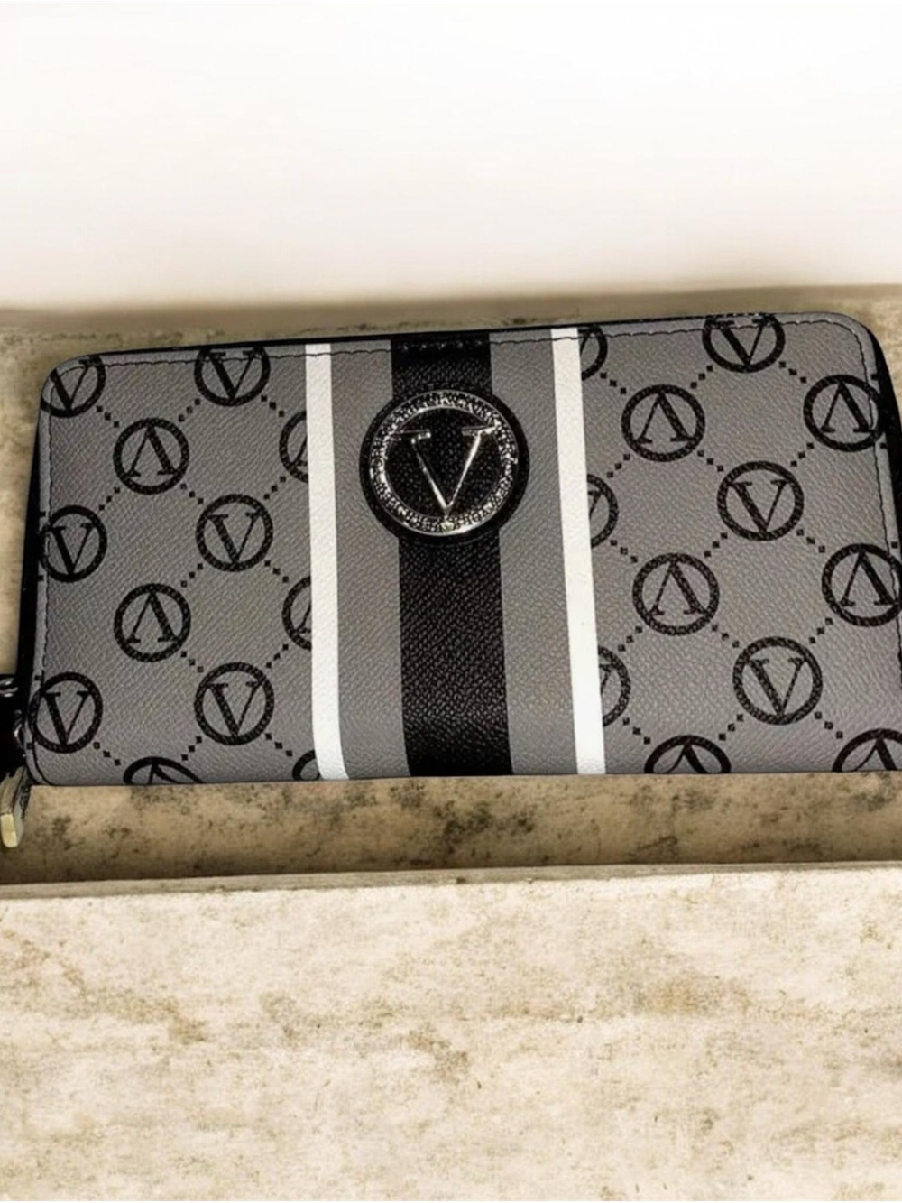 Vera New York Signature Zip Around Wallet - Black